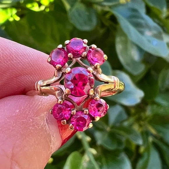 VINTAGE ART DECO SOLID 10K YELLOW GOLD SYNTHETIC RUBY CLUSTER COCKTAIL RING - Picture 2 of 16